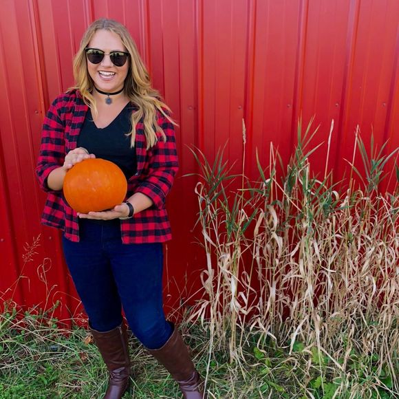 Meet your Posher, Simone - Picture 1 of 1